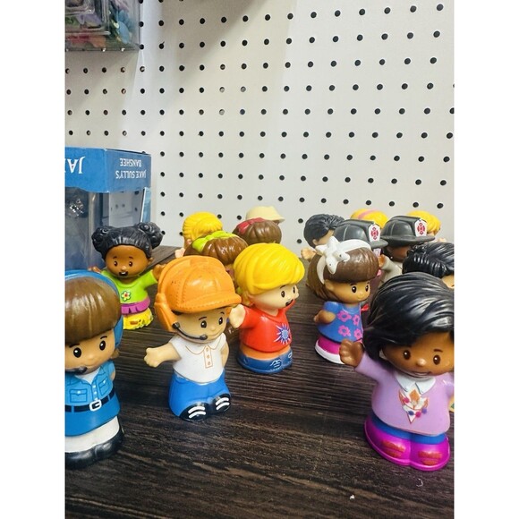 FISHER PRICE LITTLE PEOPLE LOT ( 31 ) PRINCESS,TOY STORY, PROFESSIONS & PARTS - Picture 8 of 14